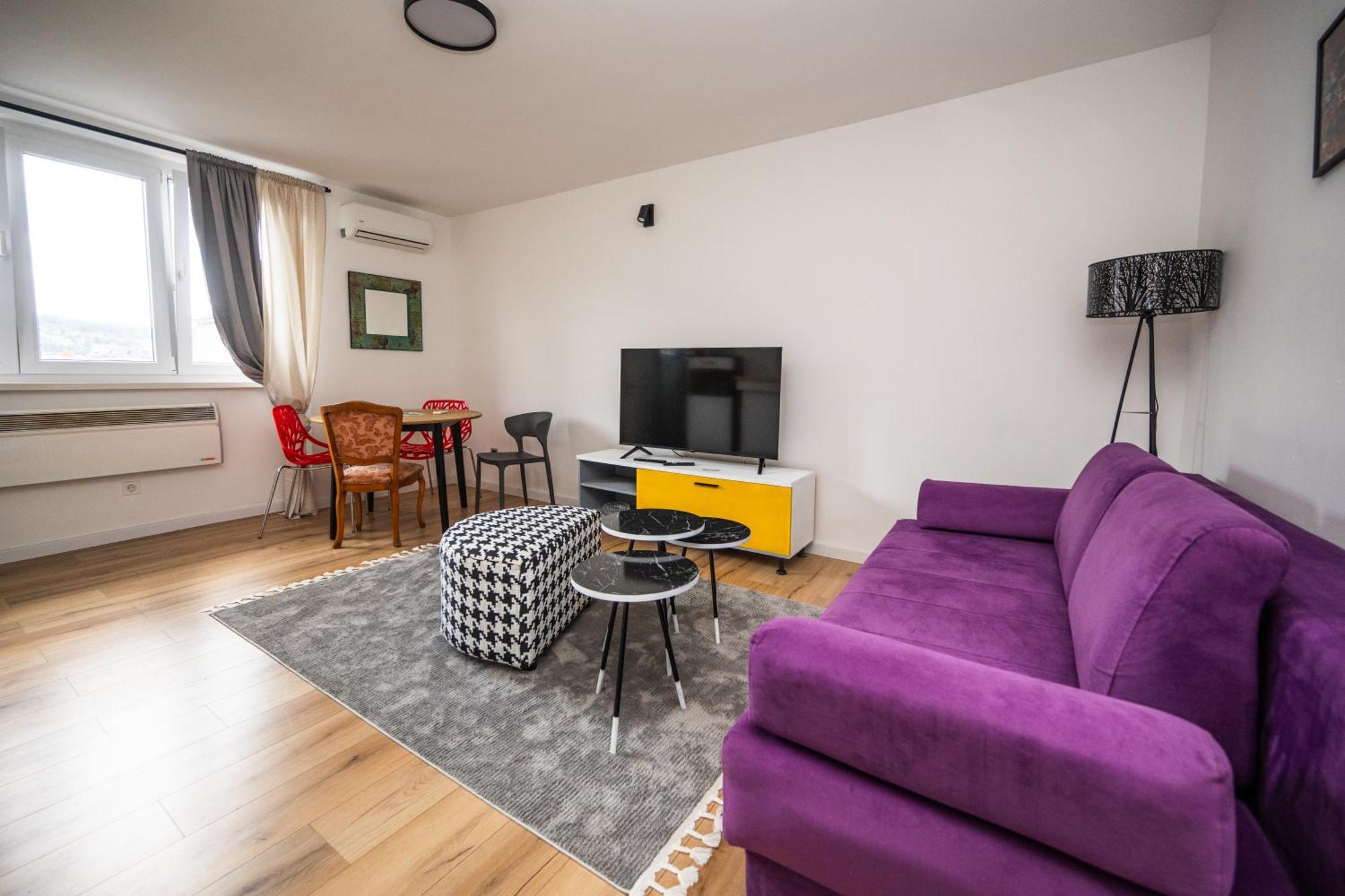 Apartment Bright And Colorful 1bdr In The Center *